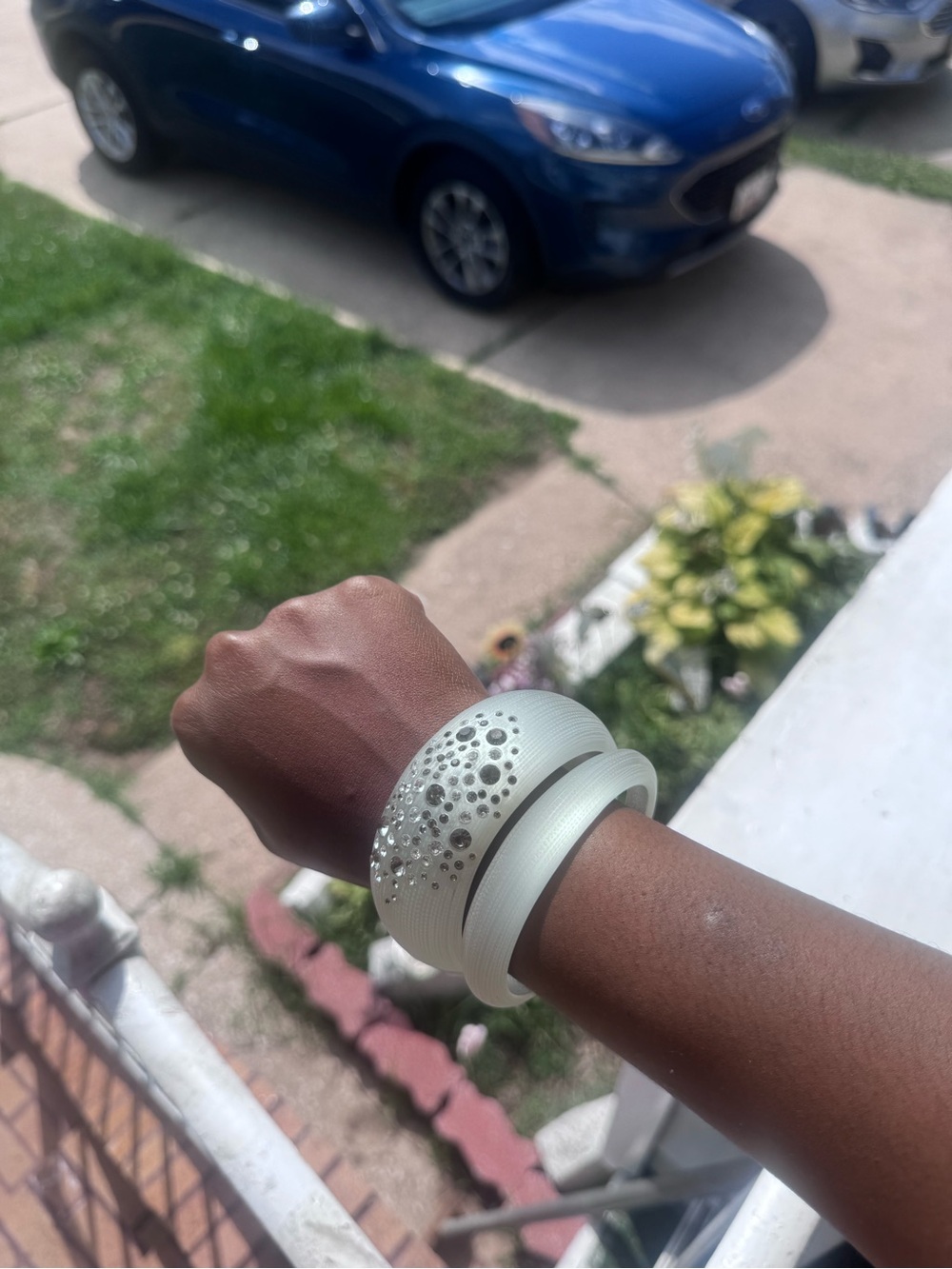 Elegant White Crystal-Embellished Bangle Bracelet - Picture 4 of 5